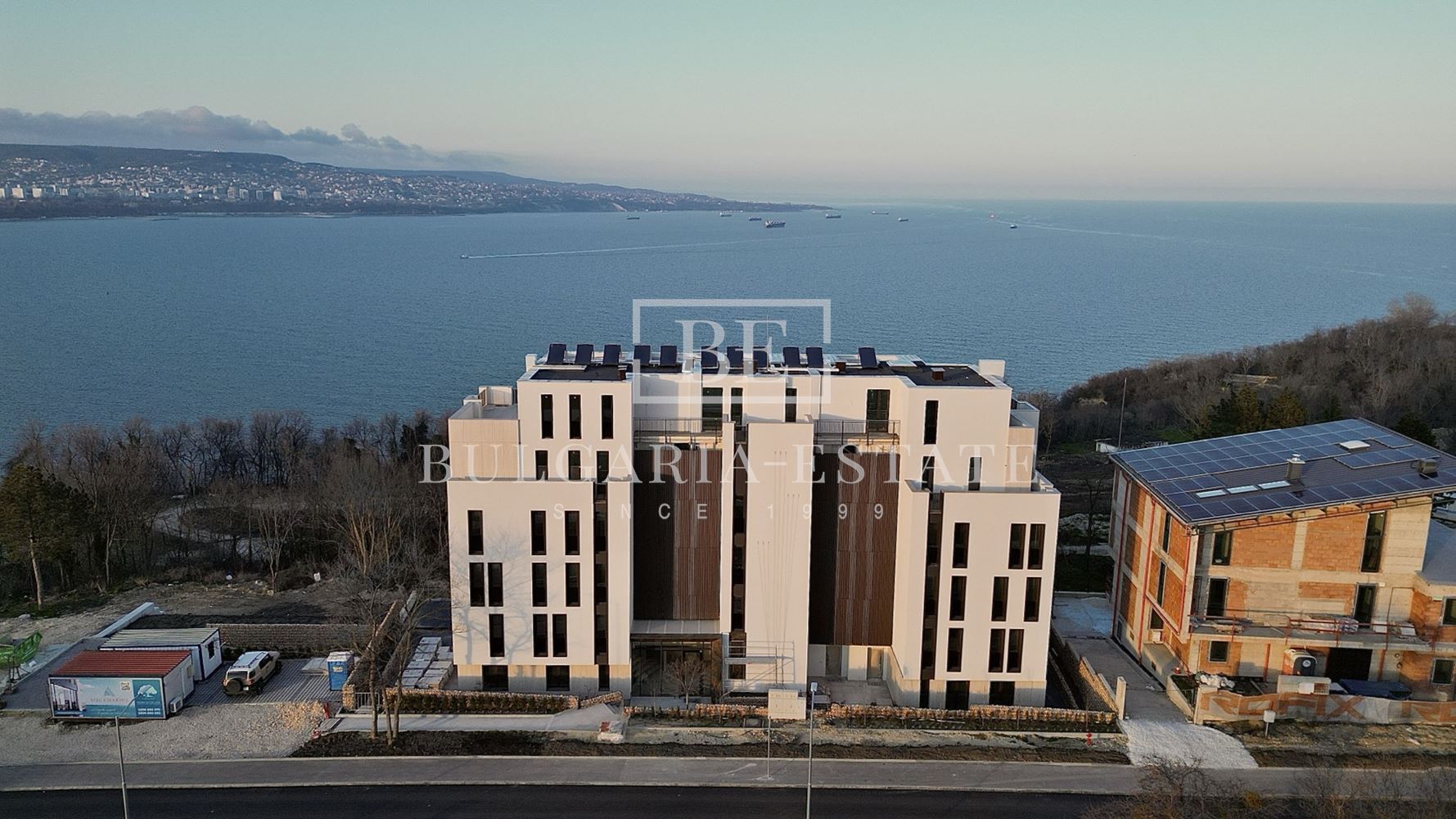 Ексклузивна оферта от Bulgaria Estate – 3-стаен апартамент с веранда и нескриваема морска панорама, кв. Галата - 0