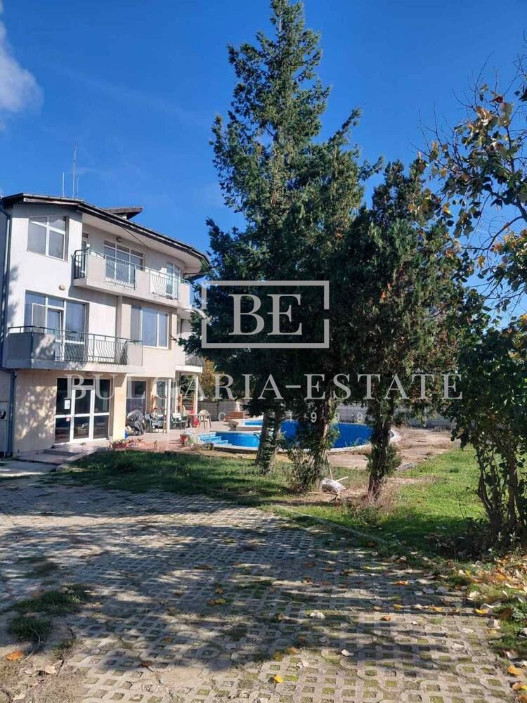 🏡 ** Къща за продажба в гр. Варна, м-т Траката** 🌿 - 0