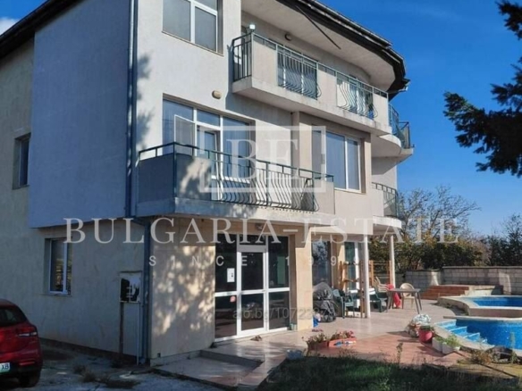 🏡 ** Къща за продажба в гр. Варна, м-т Траката** 🌿 - 0