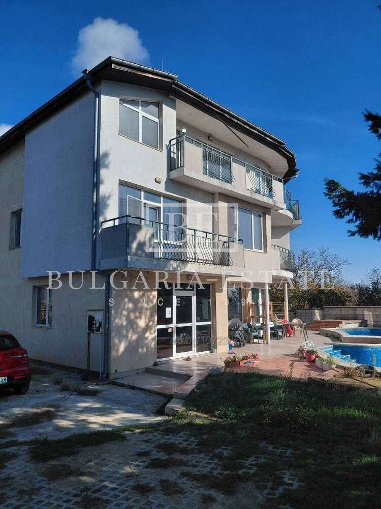 🏡 ** Къща за продажба в гр. Варна, м-т Траката** 🌿 - 0
