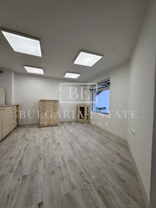 🏢 **Офис за продажба в района на Колхозен пазар, гр. Варна** - 0