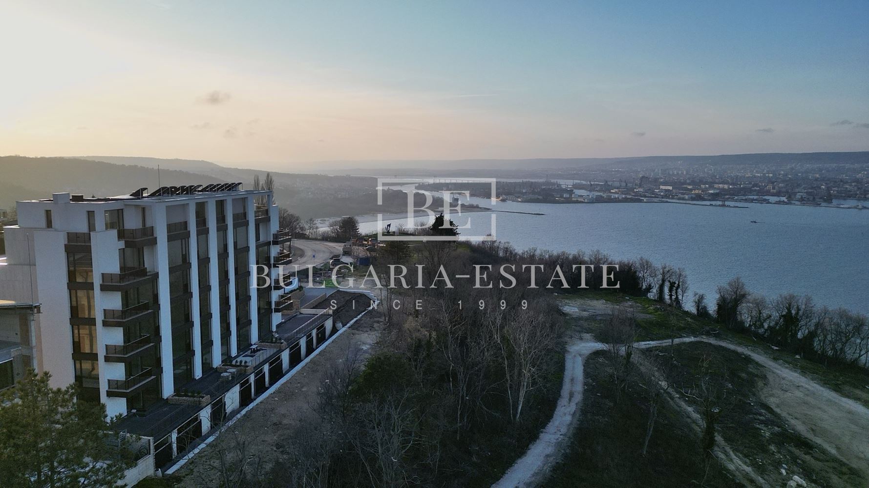 Ексклузивна оферта от Bulgaria Estate – 3-стаен апартамент с веранда и нескриваема морска панорама, кв. Галата - 0