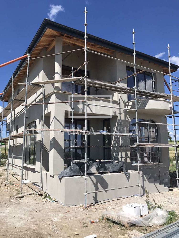 Haus mit moderner Architektur 15 Minuten von der Stadt entfernt - 0