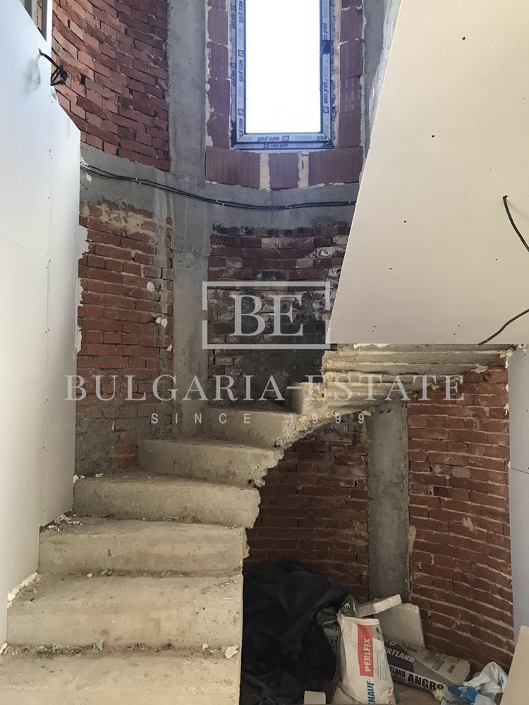 Haus mit moderner Architektur 15 Minuten von der Stadt entfernt - 0