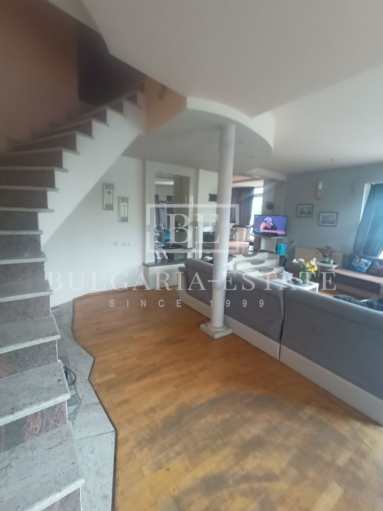 🏡 ** Къща за продажба в гр. Варна, м-т Траката** 🌿 - 0