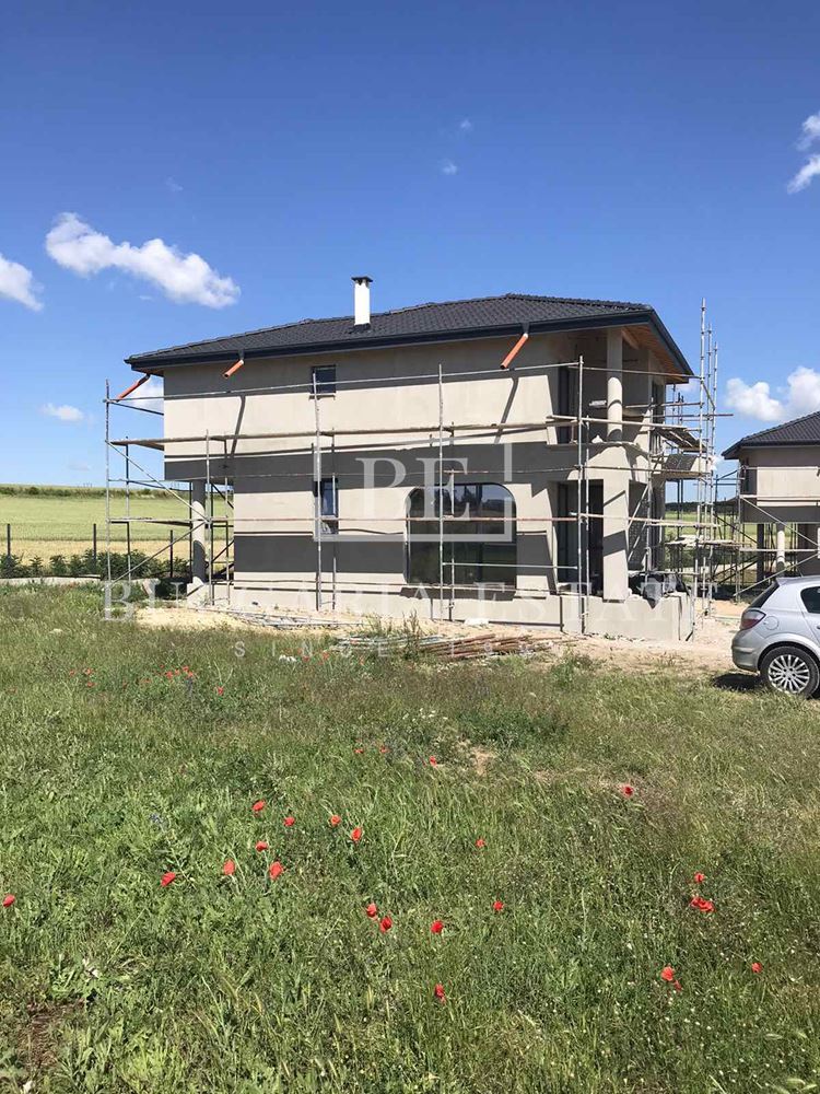 Haus mit moderner Architektur 15 Minuten von der Stadt entfernt - 0