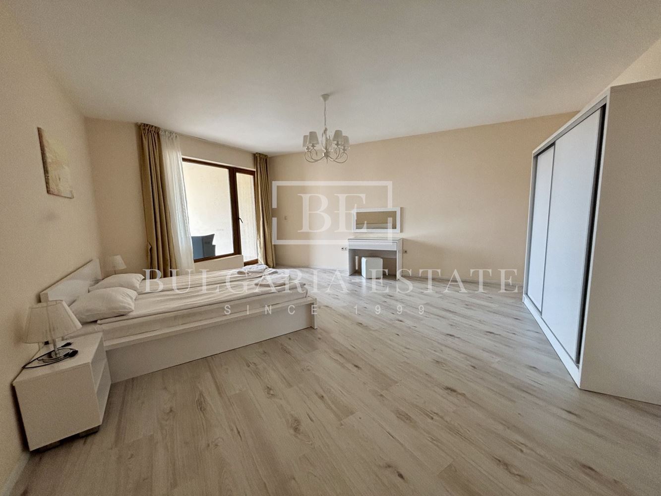 🏖️ Просторен Двустаен апартамент с огромна тераса и паркомясто в South Bay Residence, Аспарухово – Варна. - 0