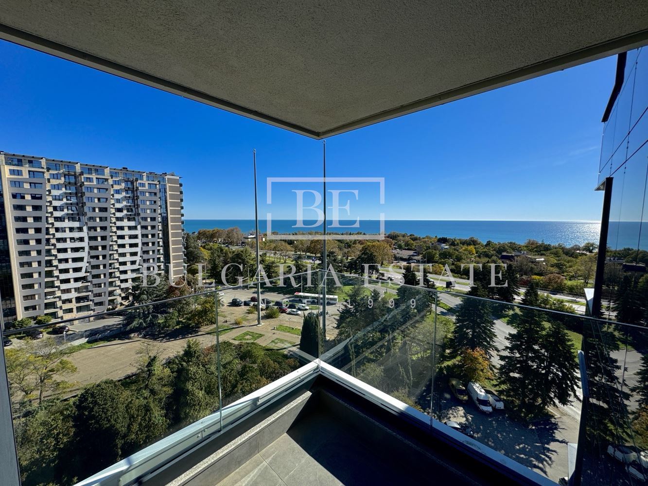 Luxury two-bedroom apartment with unobstructed sea panorama in Kv. Breeze, next to the „Flags" - 0
