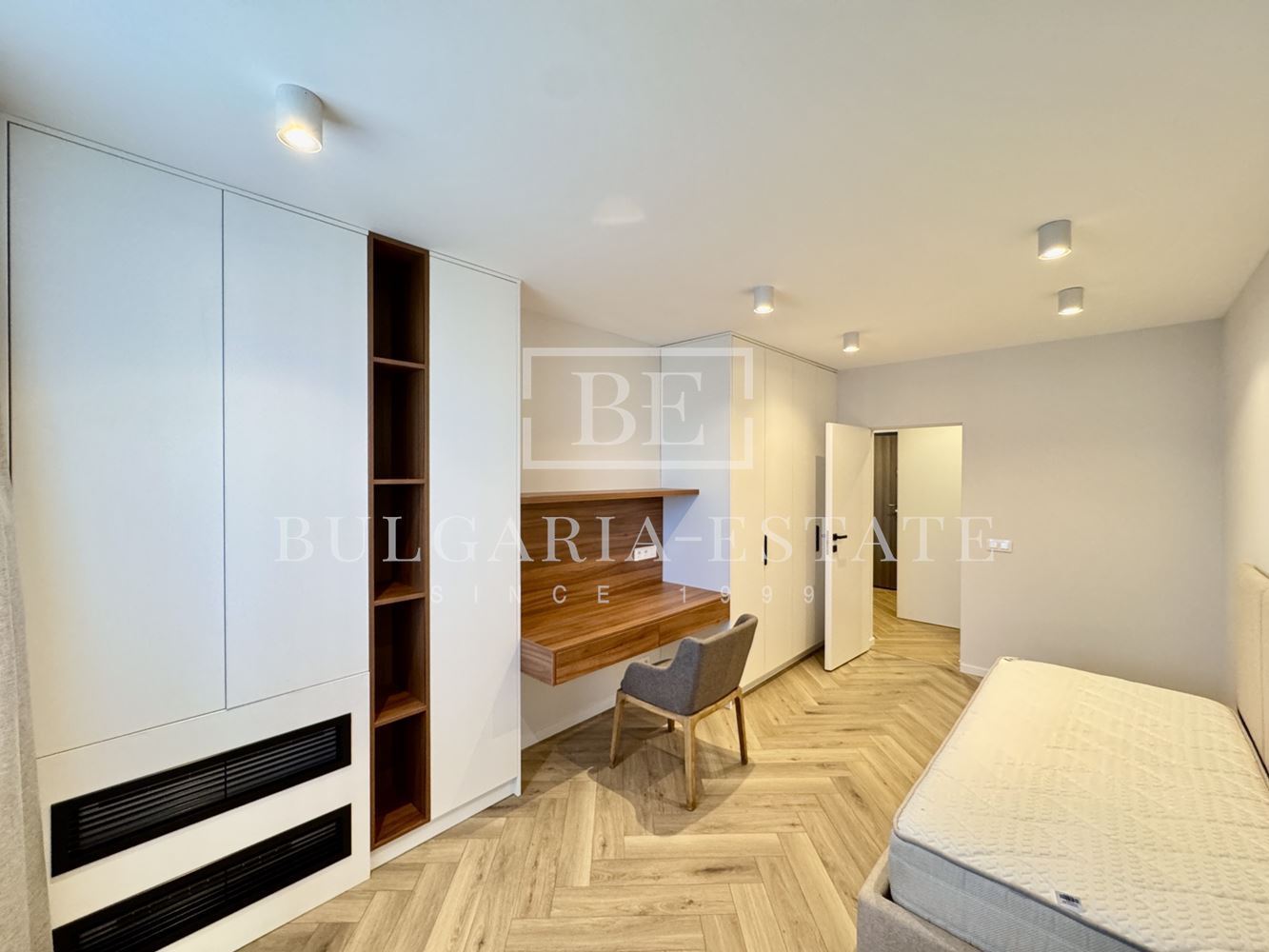 Luxury two-bedroom apartment with unobstructed sea panorama in Kv. Breeze, next to the „Flags" - 0