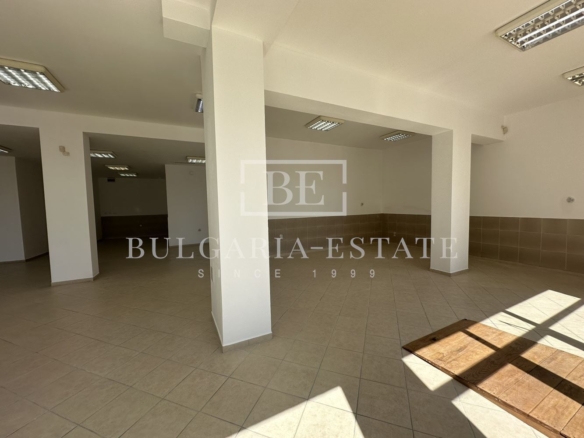 🏢 ТОП ЛОКАЦИЯ! Офис/търговско помещение 125 кв.м. с 20 м витрина, паркинг и отлична видимост - 0