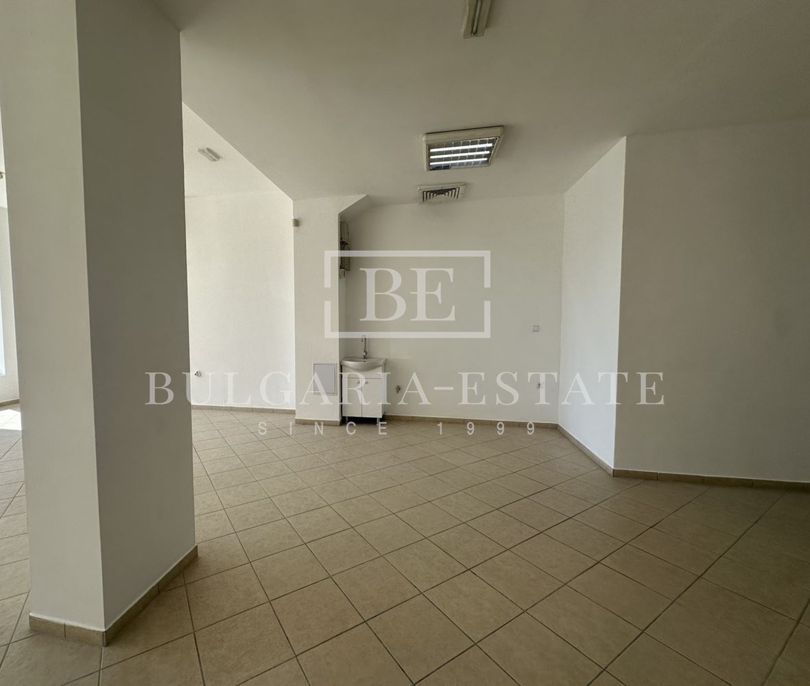 🏢 ТОП ЛОКАЦИЯ! Офис/търговско помещение 125 кв.м. с 20 м витрина, паркинг и отлична видимост - 0