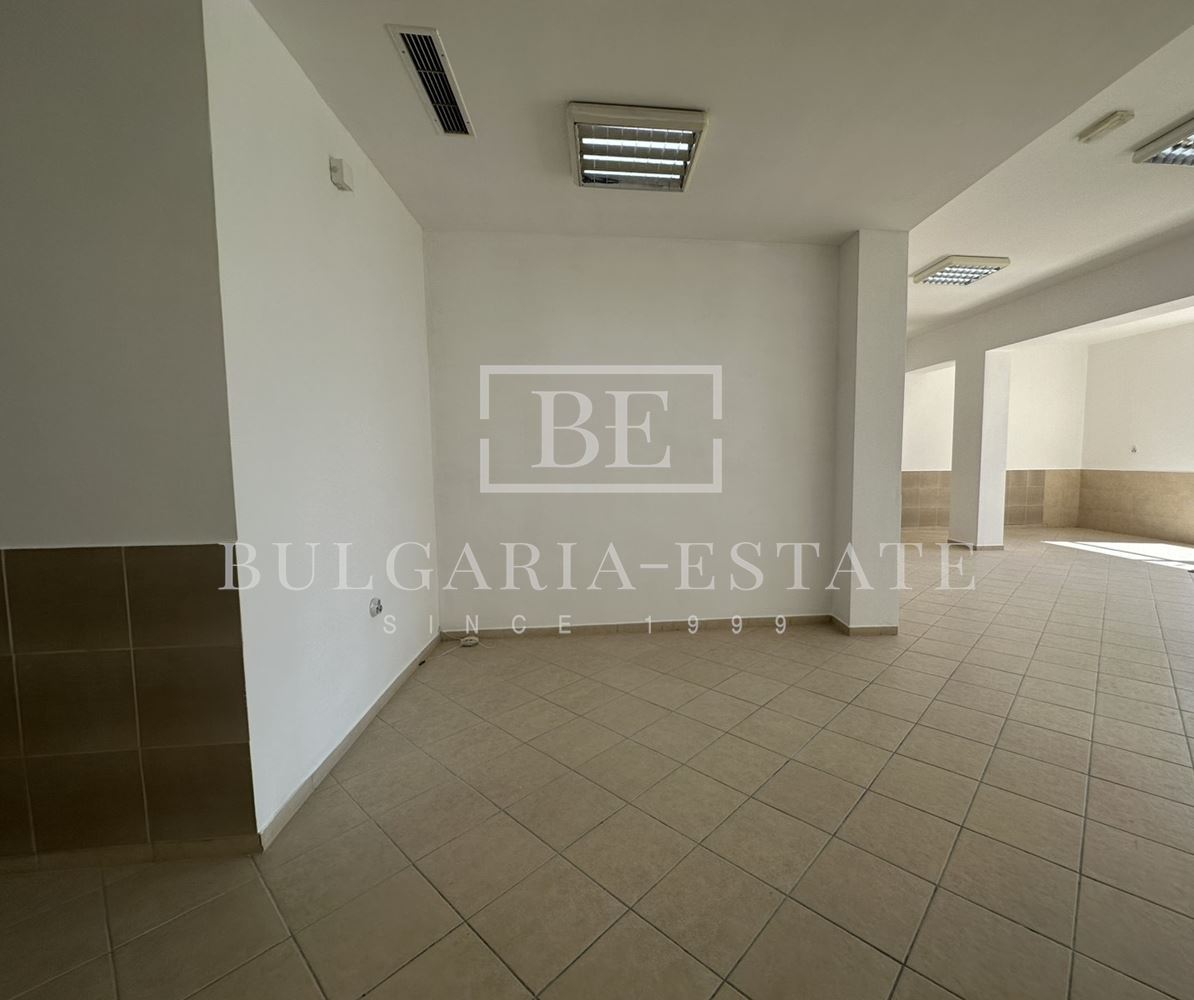 🏢 ТОП ЛОКАЦИЯ! Офис/търговско помещение 125 кв.м. с 20 м витрина, паркинг и отлична видимост - 0