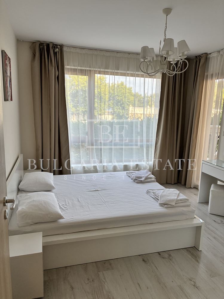 Просторен тристаен апартамент с две тераси в комплекс South Bay Residence, Варна - 0