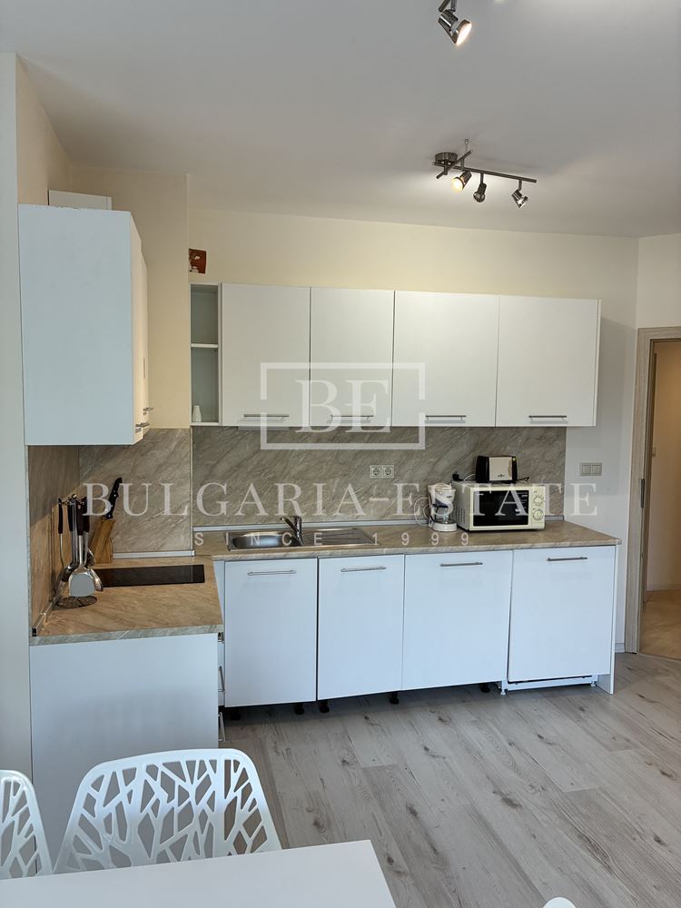 Просторен тристаен апартамент с две тераси в комплекс South Bay Residence, Варна - 0