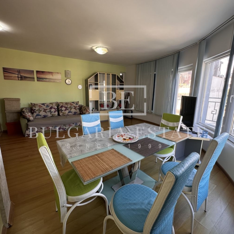 Geräumige 3-Zimmer-Wohnung mit unverbaubarem Meerblick und privatem Yachthafen im Herzen des Ferienorts „Slanchev Den“, Ferienort „Slanchev Den“ – Foto 1