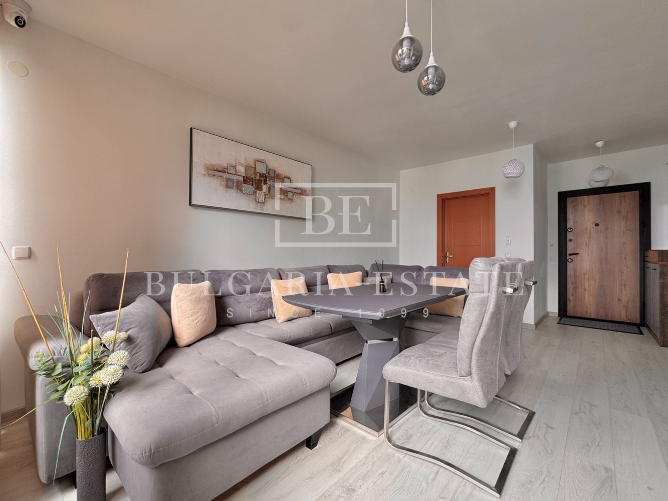 Градска къща с морска панорама за продажба в Св. Никола, Варна | 210 м² | 4 спални | Паркомясто | Акт 16 - 0
