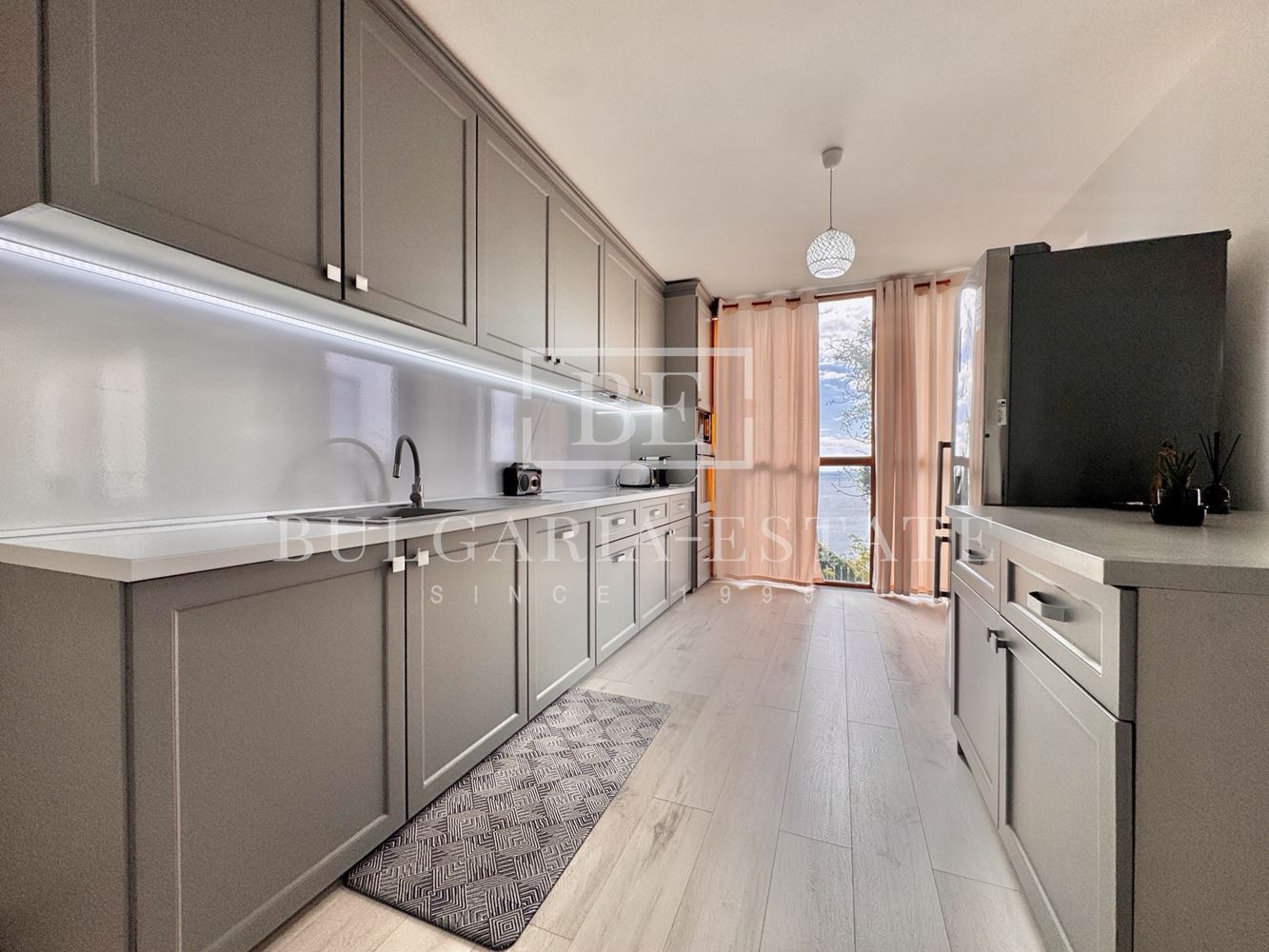 Градска къща с морска панорама за продажба в Св. Никола, Варна | 210 м² | 4 спални | Паркомясто | Акт 16 - 0