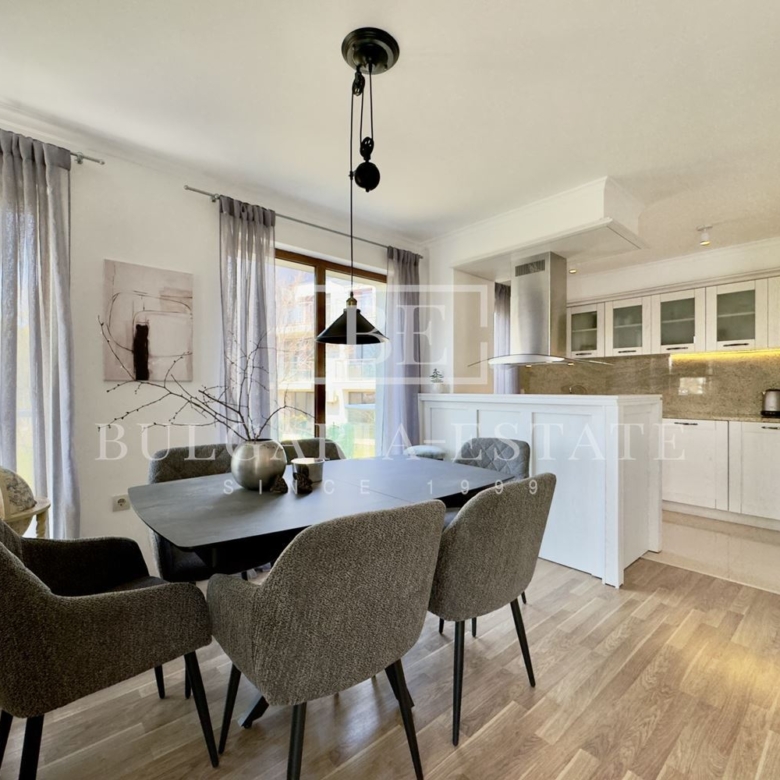 Градска къща с морска панорама за продажба в Св. Никола, Варна | 210 м² | 4 спални | Паркомясто | Акт 16, м-т Св. Никола – снимка 1