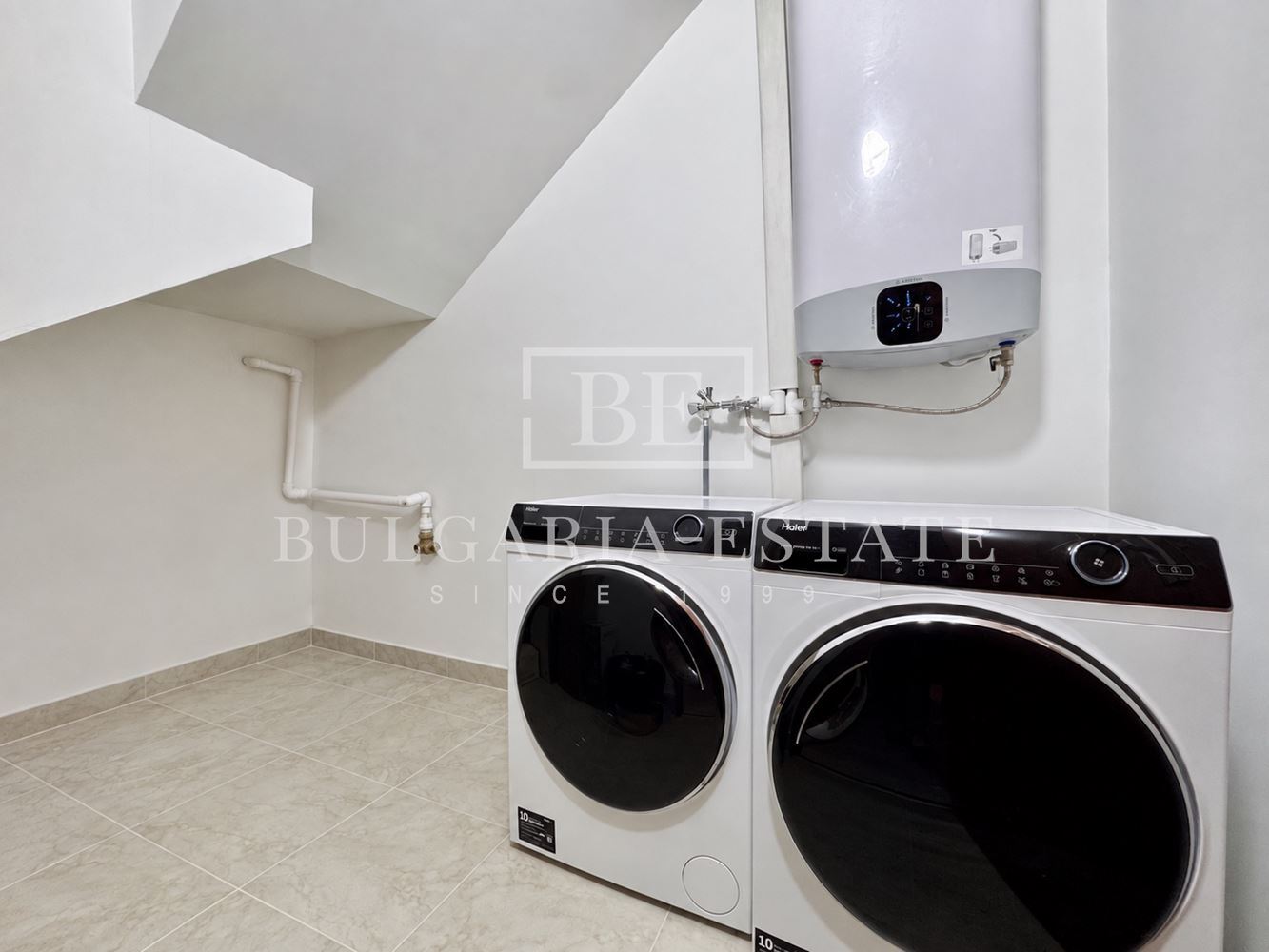 Градска къща с морска панорама за продажба в Св. Никола, Варна | 210 м² | 4 спални | Паркомясто | Акт 16 - 0