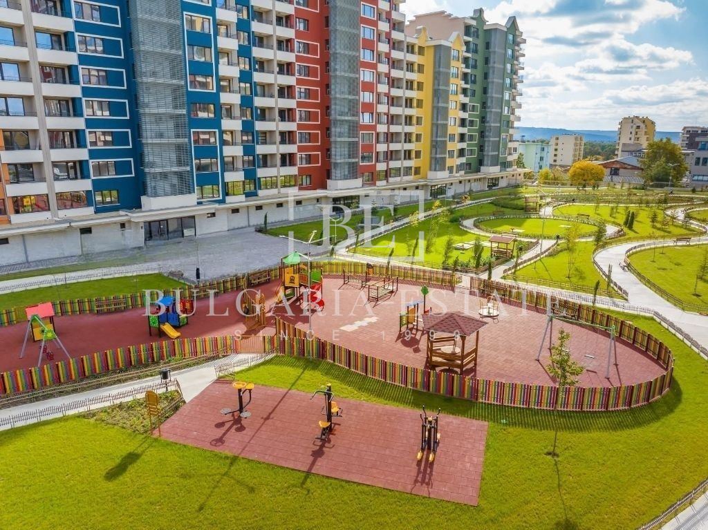 Двустаен апартамент под наем в затворен комплекс – Варна, кв. Победа - 0