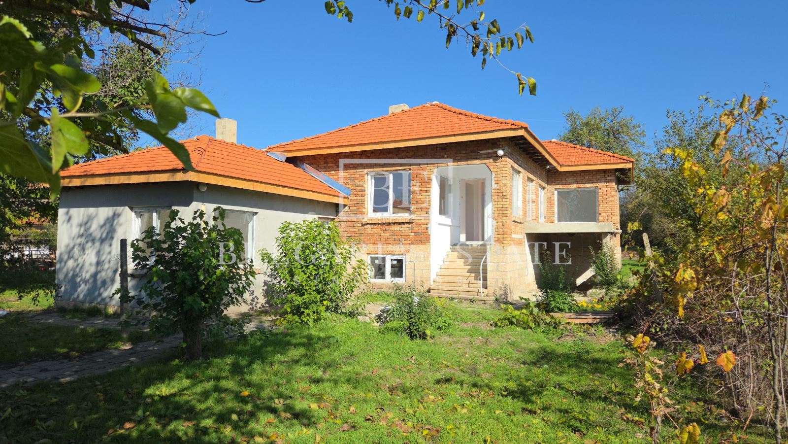 Renoviertes Haus mit großem Garten - 0