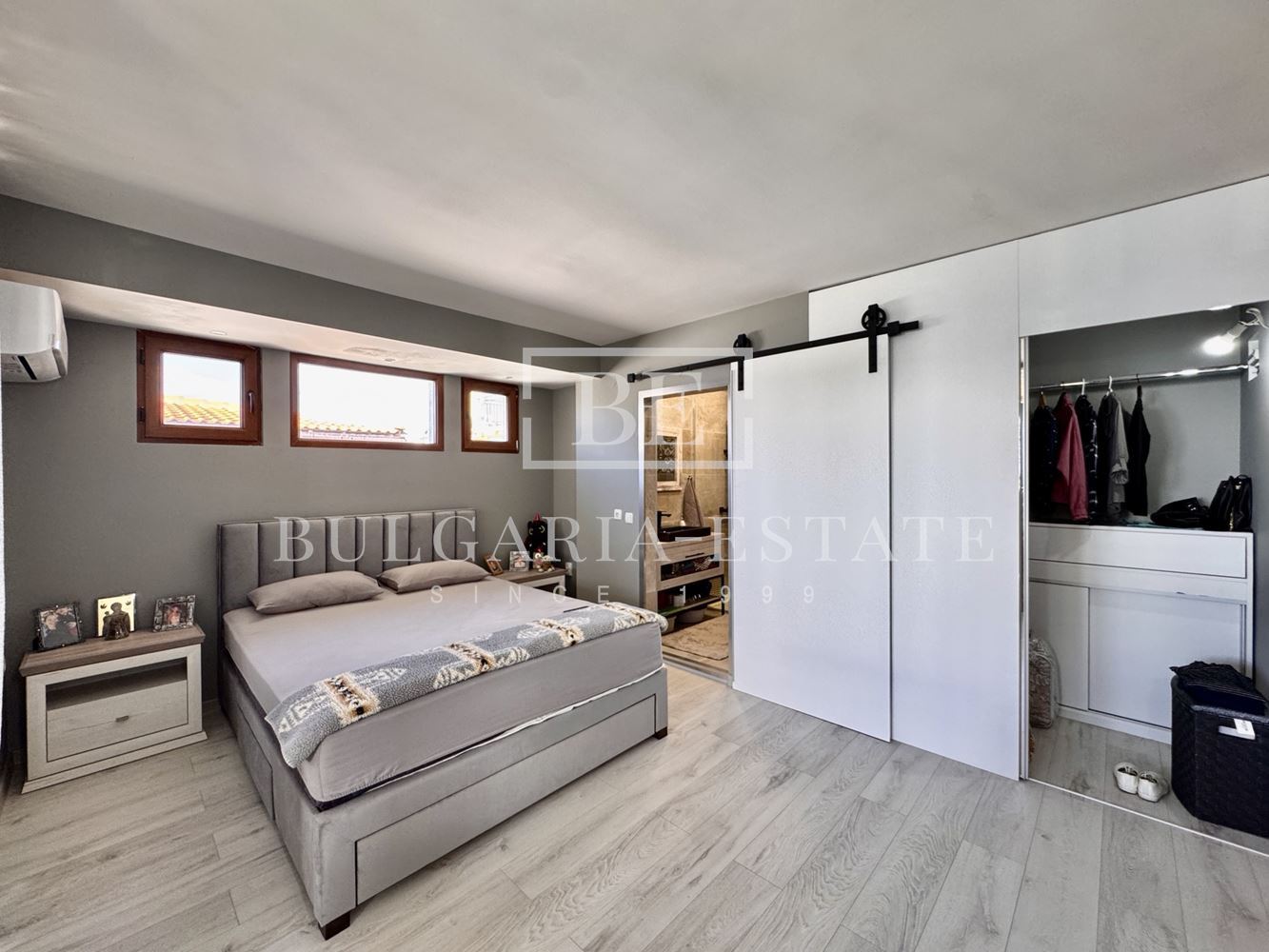 Градска къща с морска панорама за продажба в Св. Никола, Варна | 210 м² | 4 спални | Паркомясто | Акт 16 - 0