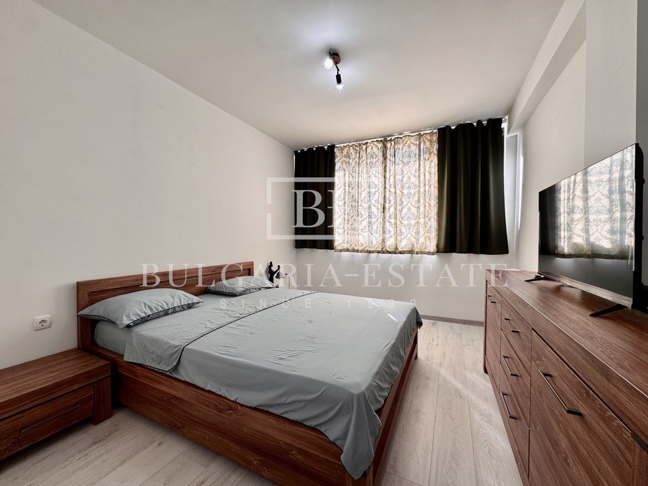 Градска къща с морска панорама за продажба в Св. Никола, Варна | 210 м² | 4 спални | Паркомясто | Акт 16 - 0