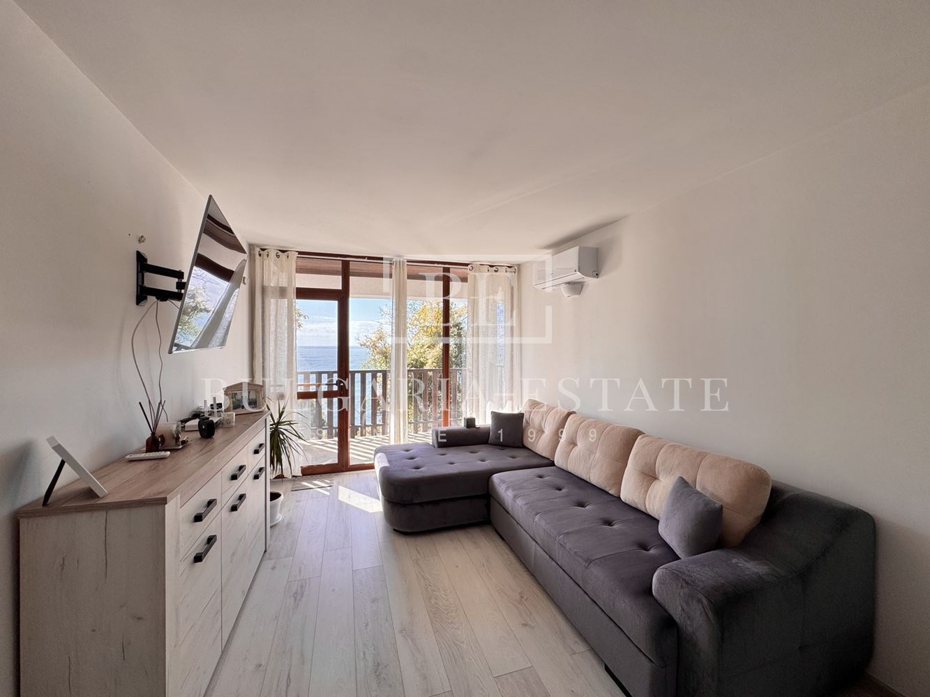 Градска къща с морска панорама за продажба в Св. Никола, Варна | 210 м² | 4 спални | Паркомясто | Акт 16 - 0