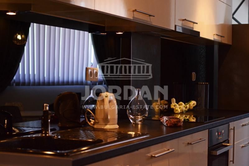 Страхотен 2-стаен с паркомясто гр. Варна - м-т Траката 66m² - 0